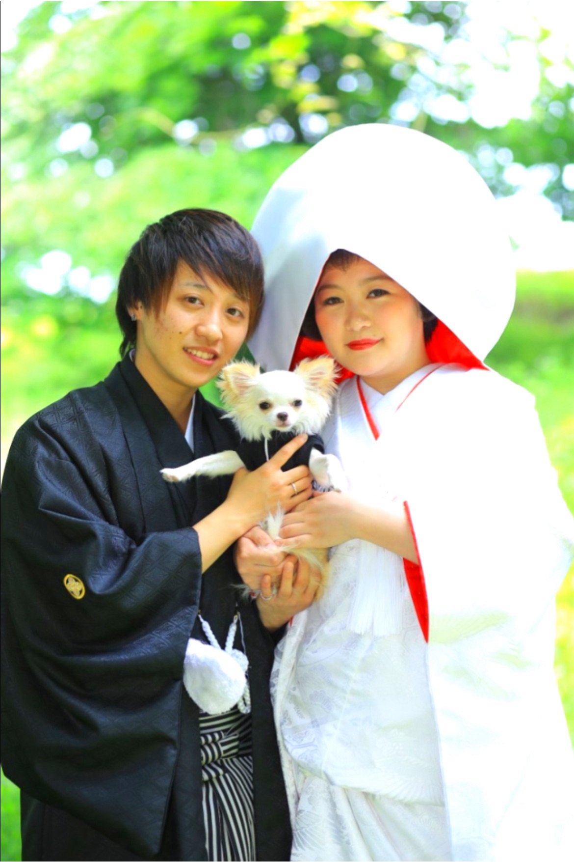 愛犬と和装姿の成婚者ご夫妻